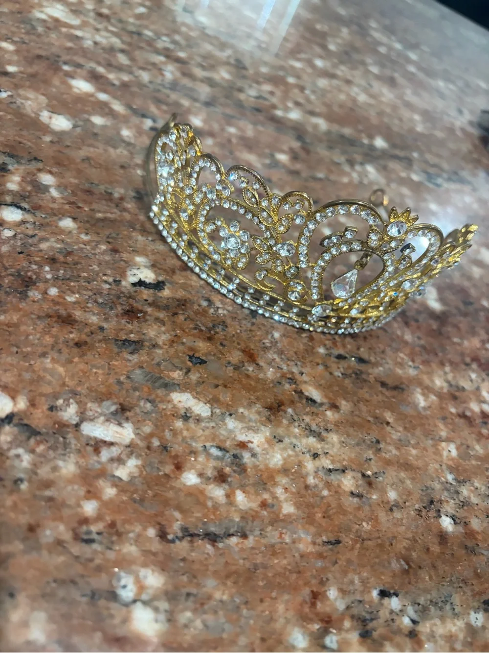 N/A elegant gold